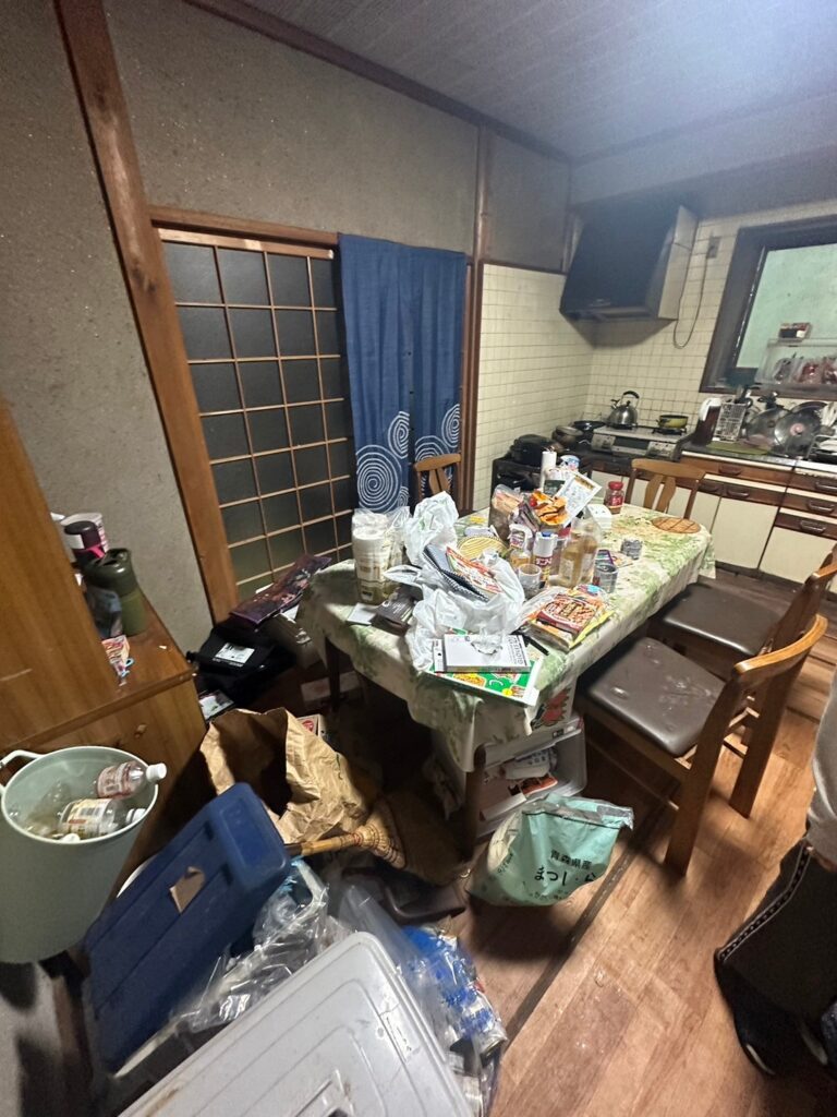 仕分け分別作業前のキッチン写真