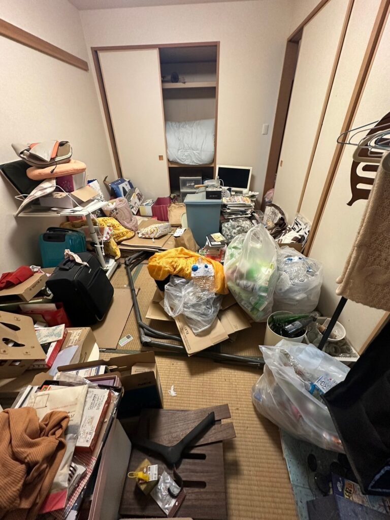 生前整理前の部屋の写真