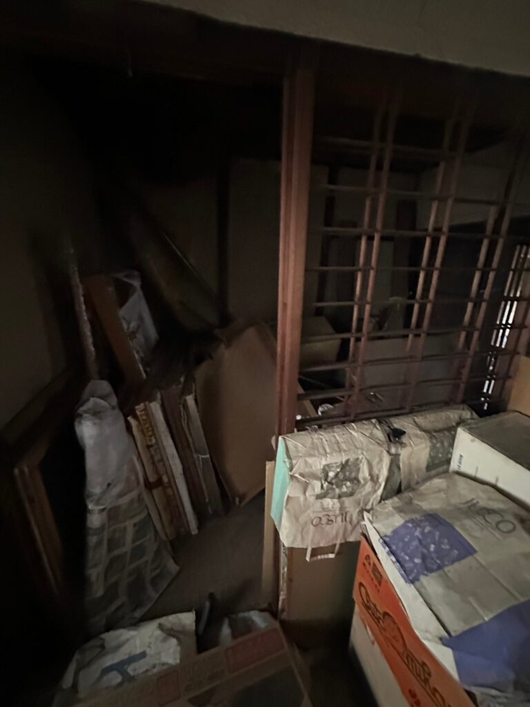 空き家整理前の部屋の写真