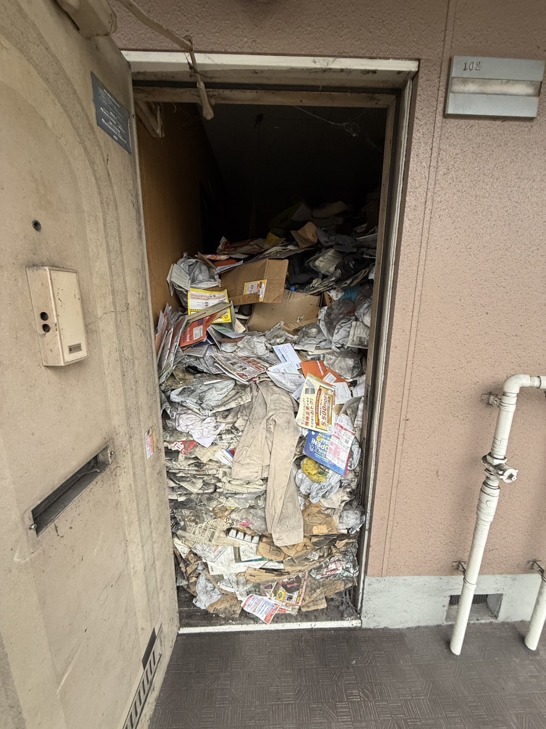 愛知県東海市　ゴミ屋敷・作業前